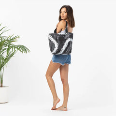 Puakenikeni Reversible Tote in White on Black