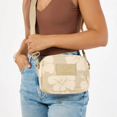 Hana Hou Keep It Light Le Tour in Creme on Dune