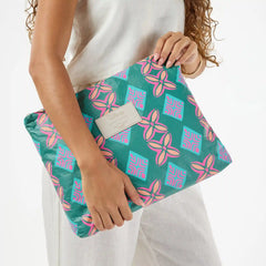 Islander MAX Pouch in Oasis